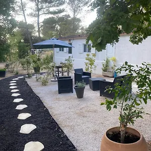 studio-avec-jacuzzi-proche-aix-en-provence.fr-provencehotel.com/